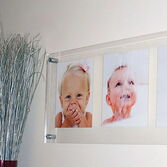 Acrylglasrahmen Wall Frame Modell 1264 mit Familienfotos an der Wand